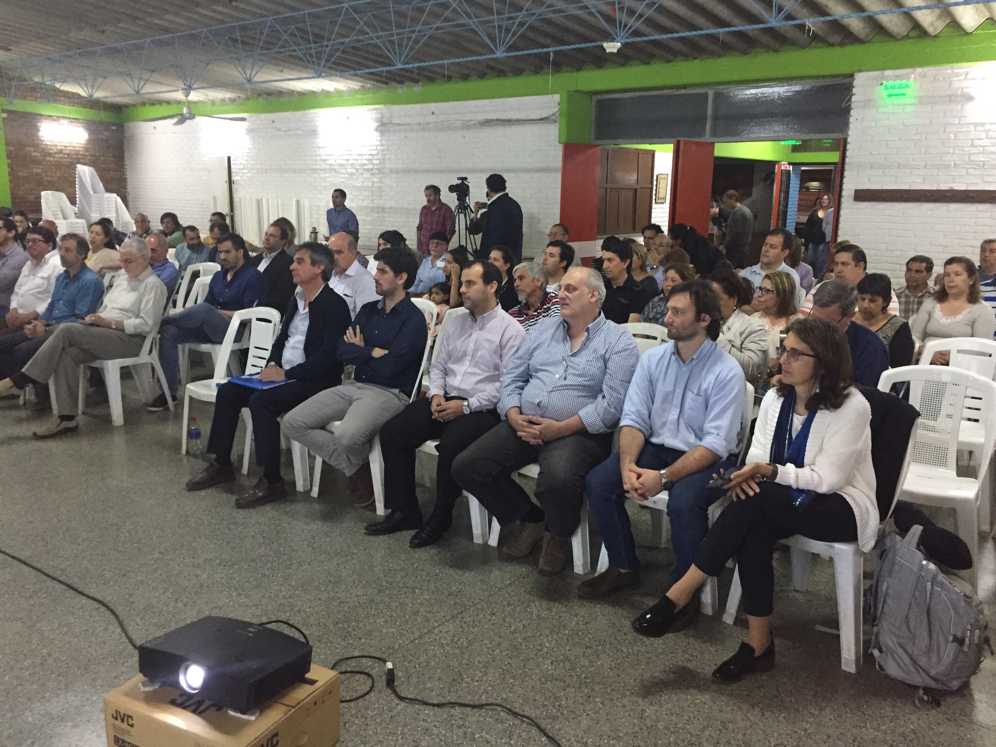 Autoridades de OPP en la presentación a la comunidad del proyecto