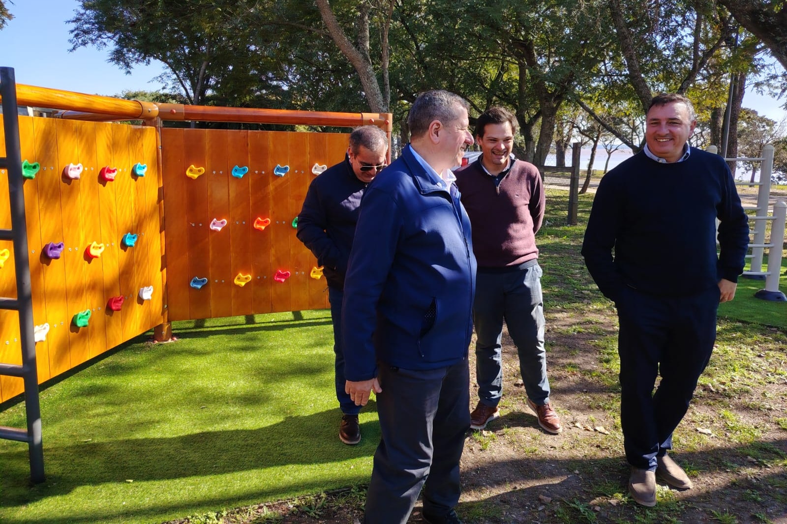 Autoridades en la inauguración de la segunda etapa del Paseo Costero en Villa Constitución