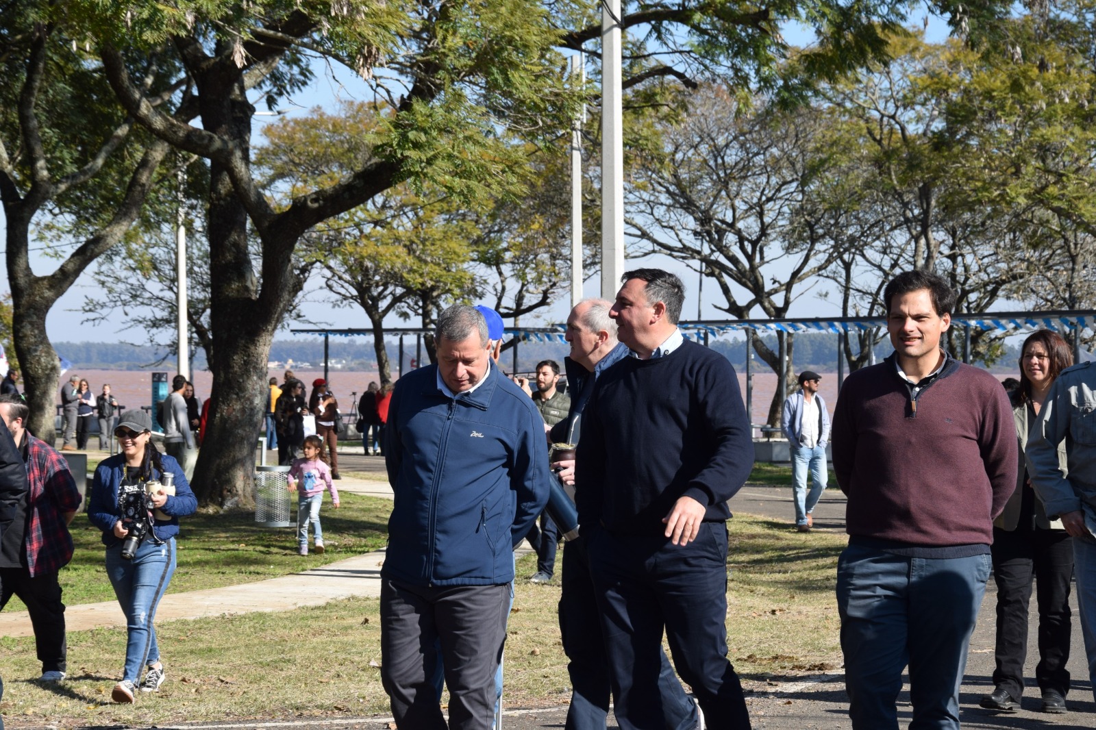 Autoridades en la inauguración de la segunda etapa del Paseo Costero en Villa Constitución