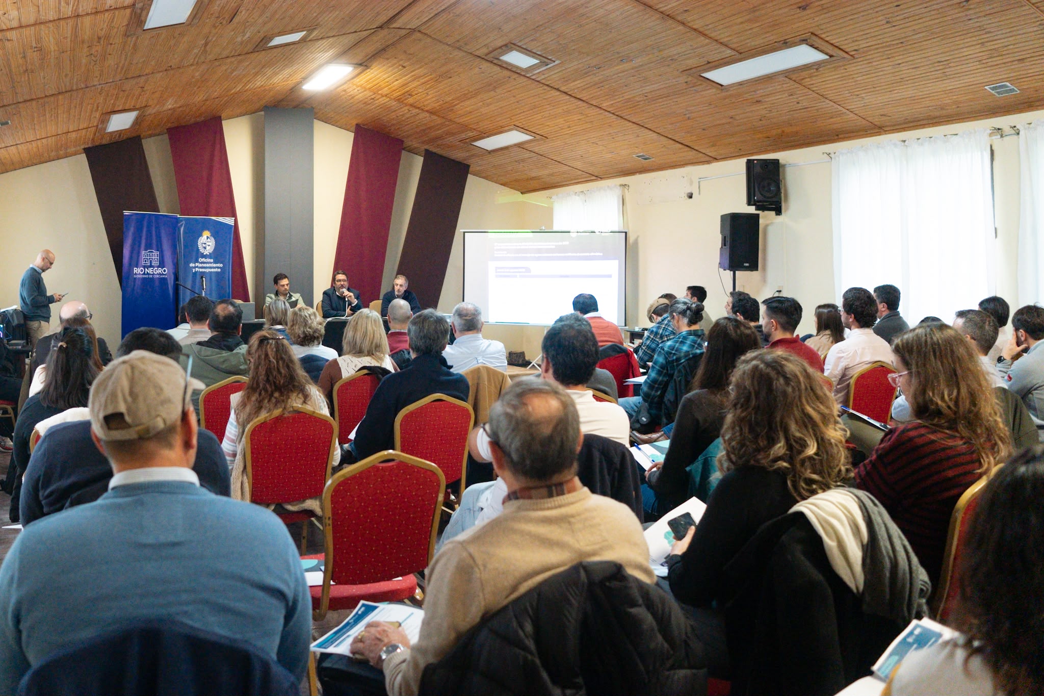 Seminario “Pautas de diseño en el manejo de aguas urbanas en forma resiliente al Cambio Climático”