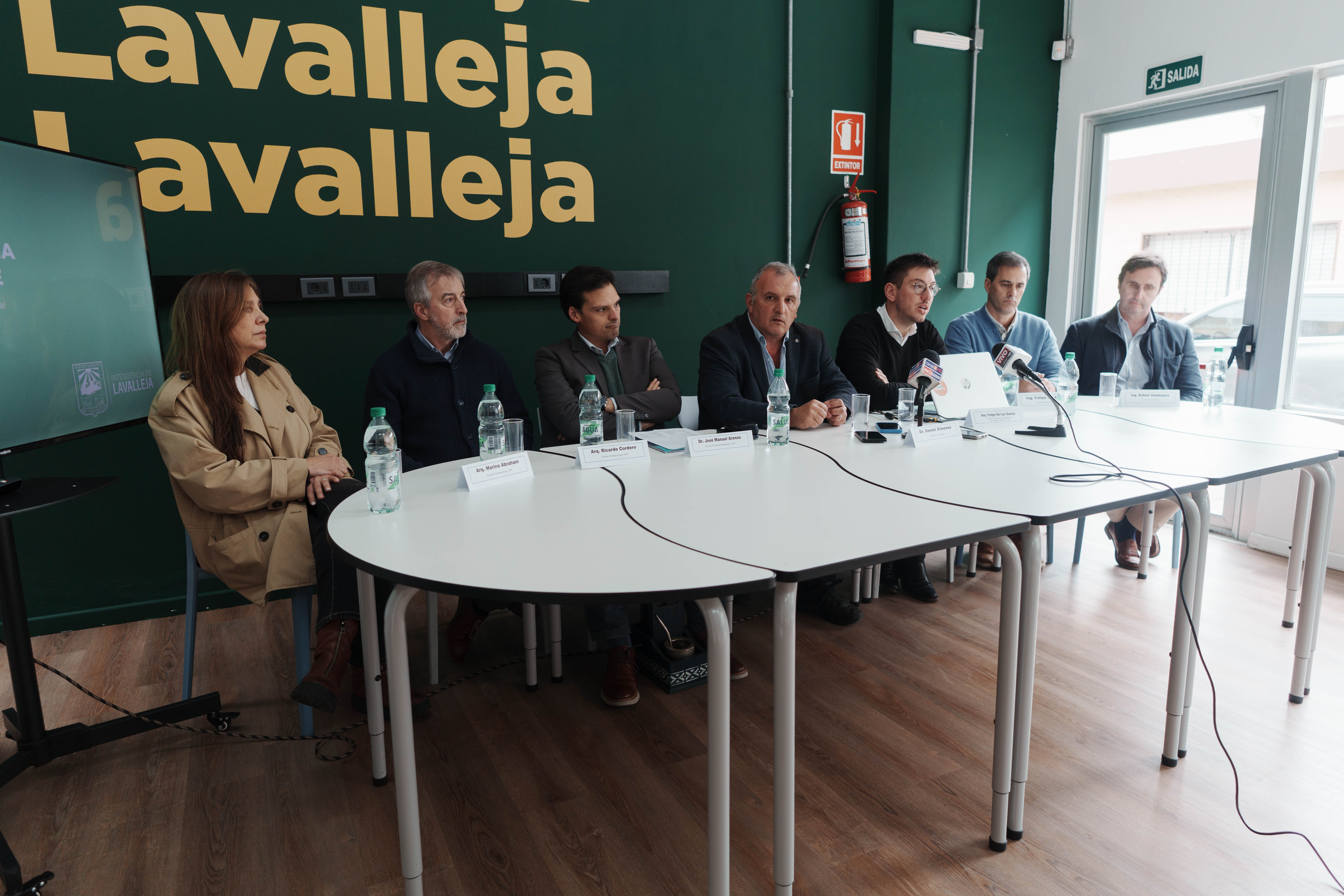 Firma de contrato para iniciar obras en la Ciudad de Minas.
