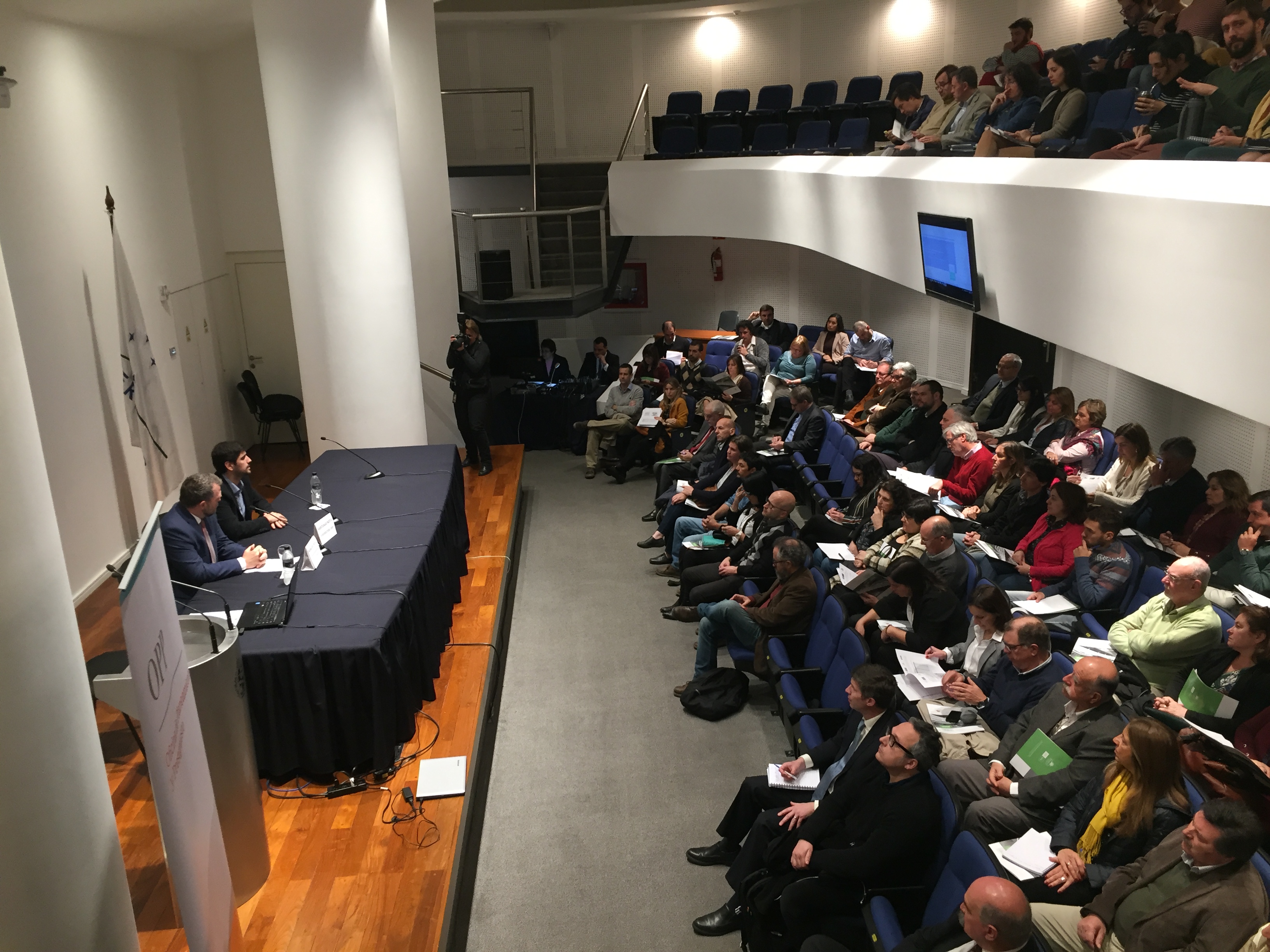 Morgan Doyle y Santiago Soto en la apertura del seminario
