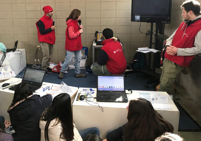 Estudiantes de Carmelo participando en "Ministerra arma su presupuesto"