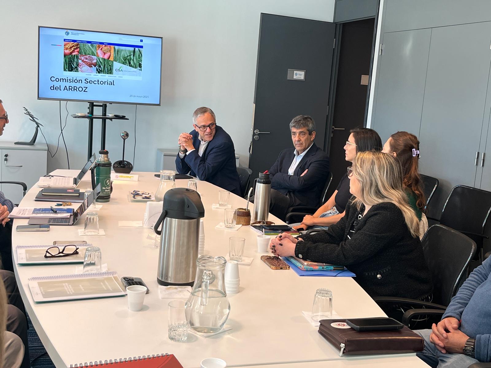 Autoridades de OPP en la Comisión Sectorial del Arroz