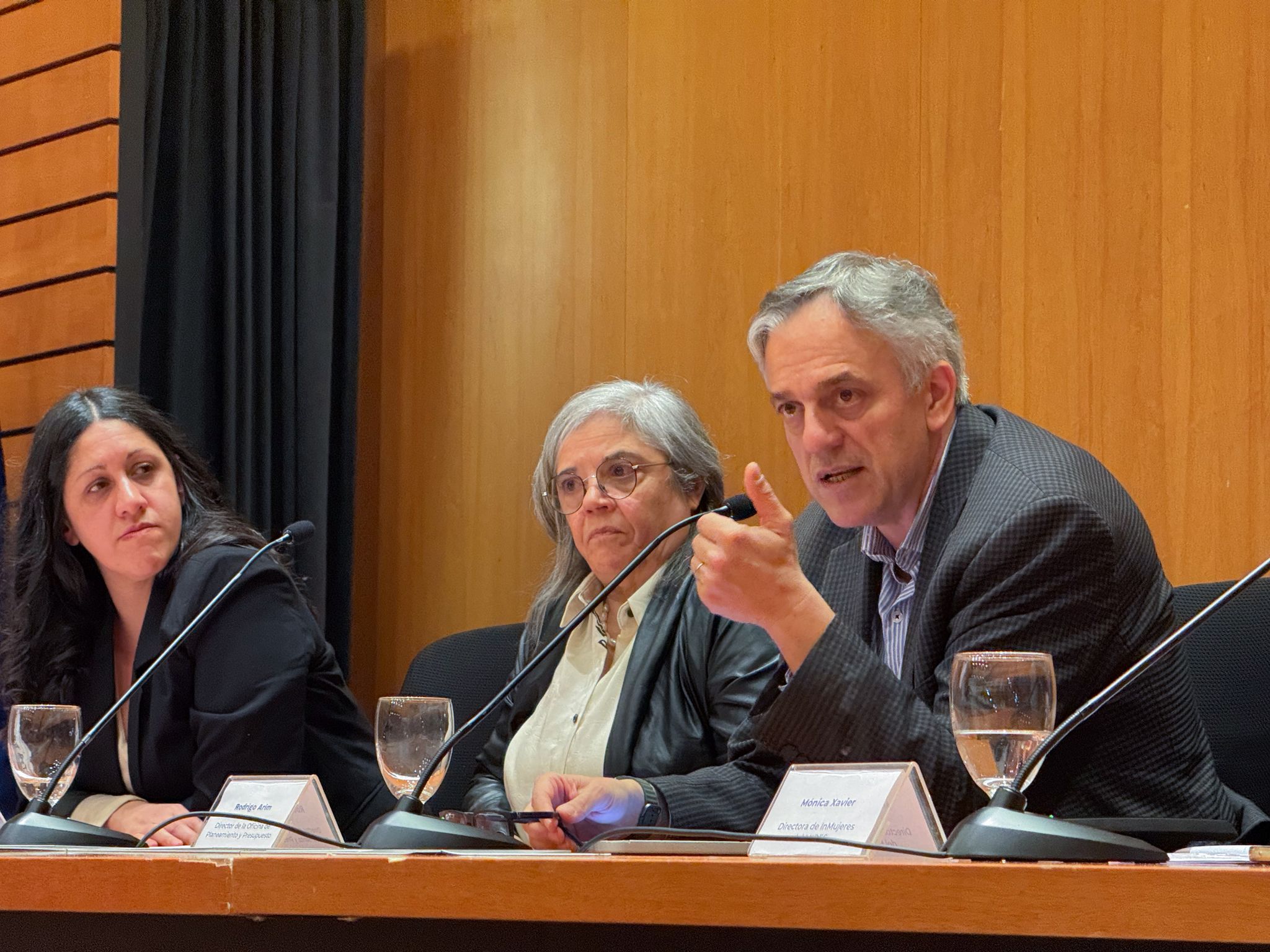 Autoridades en lanzamiento de la Unidad Especializada en Género