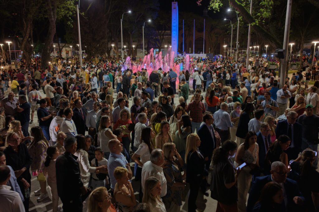 Inauguración de obras en la Plaza 19 de Abril