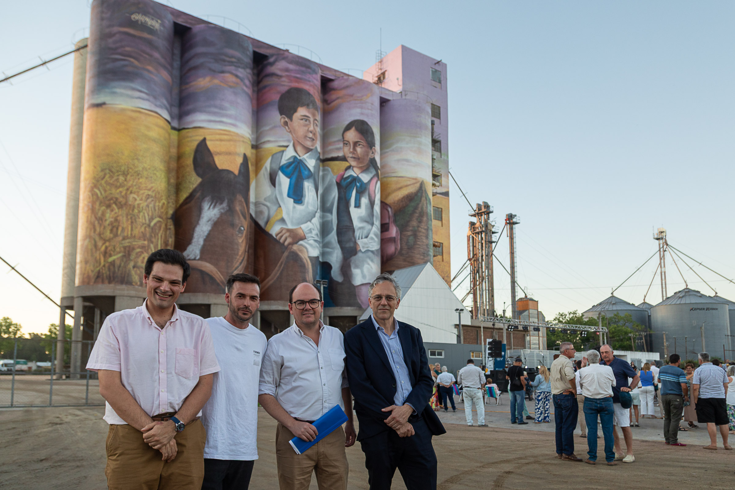 Inauguración de mural y luminaria en la planta de silos de Trinidad