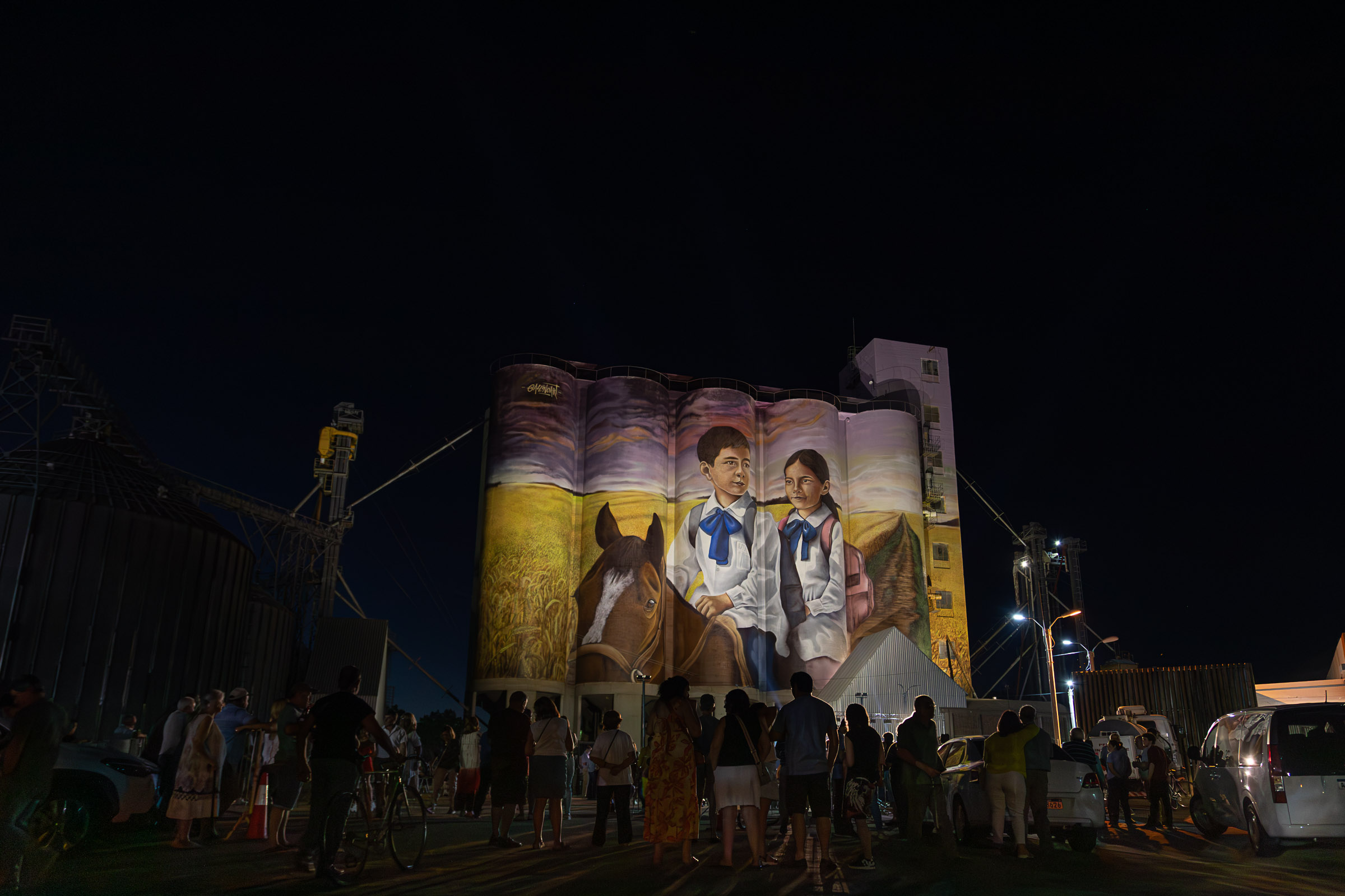 Inauguración de mural y luminaria en la planta de silos de Trinidad