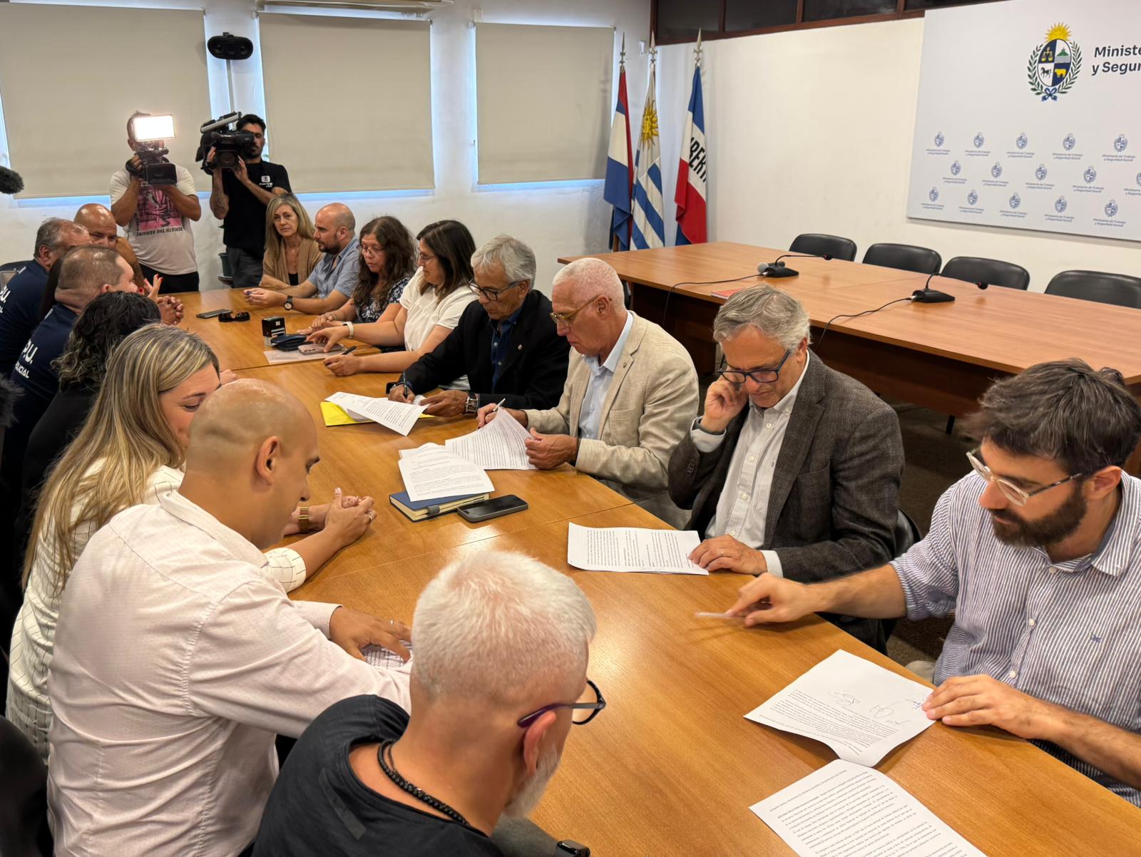 Firma de convenio entre el Ministerio del Interior y sindicatos policiales