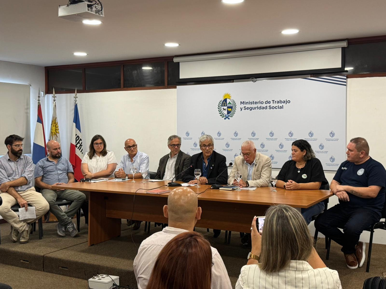 Firma de convenio entre el Ministerio del Interior y sindicatos policiales