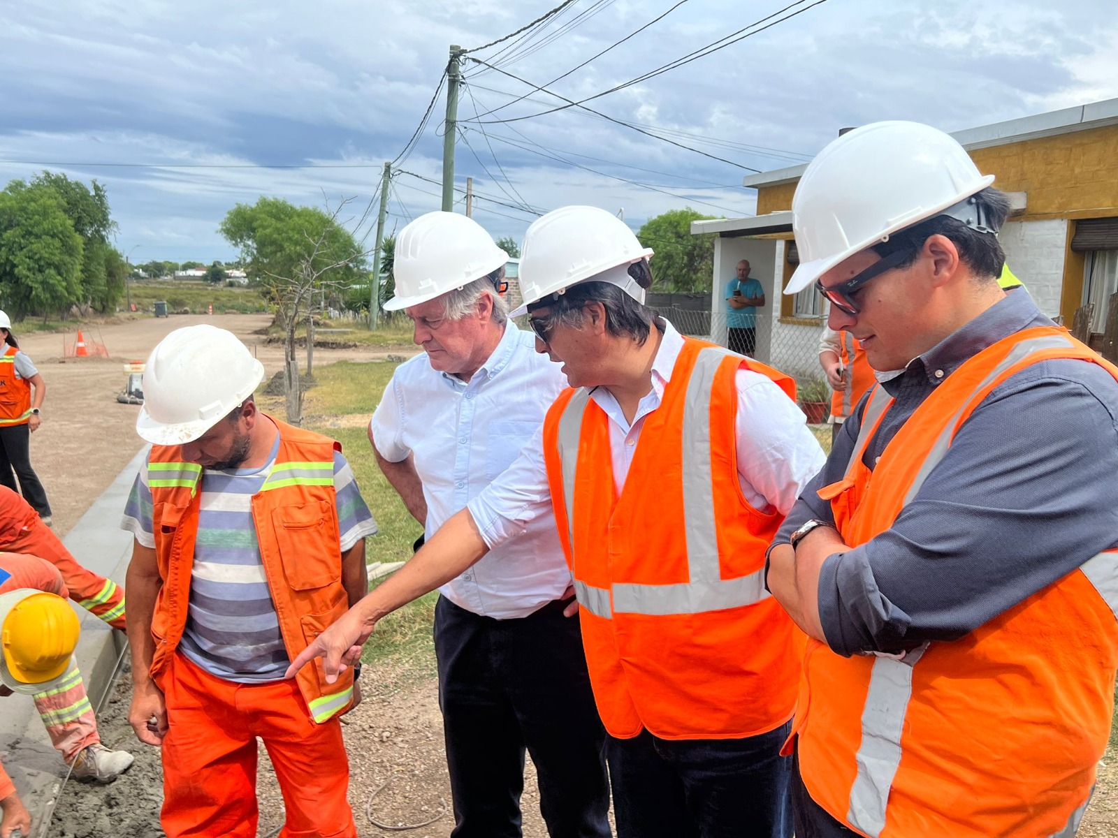 Recorrida por obras del Plan de Mejoramiento Urbano en Cardona