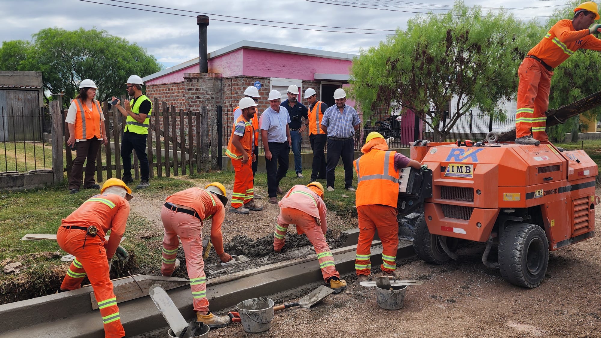 Recorrida por obras del Plan de Mejoramiento Urbano en Cardona