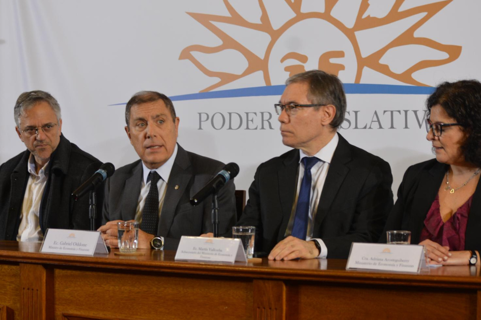 Equipo económico presenta Rendición de Cuentas en el Parlamento _ foto MEF