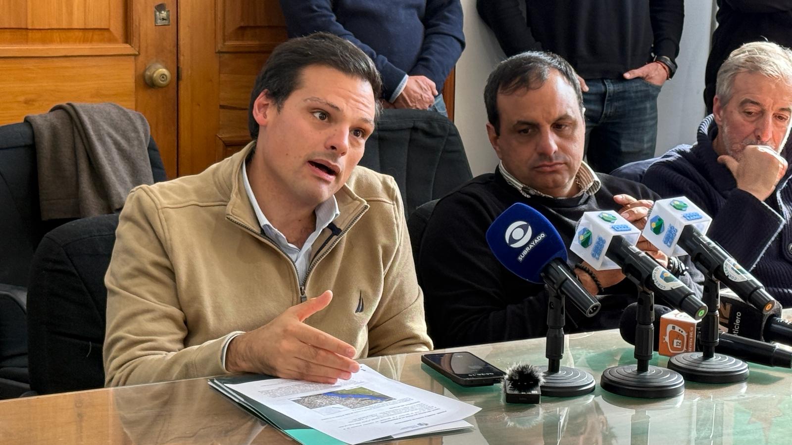 Firma de contrato para obras de la rambla Juana de Ibarbouru en Melo